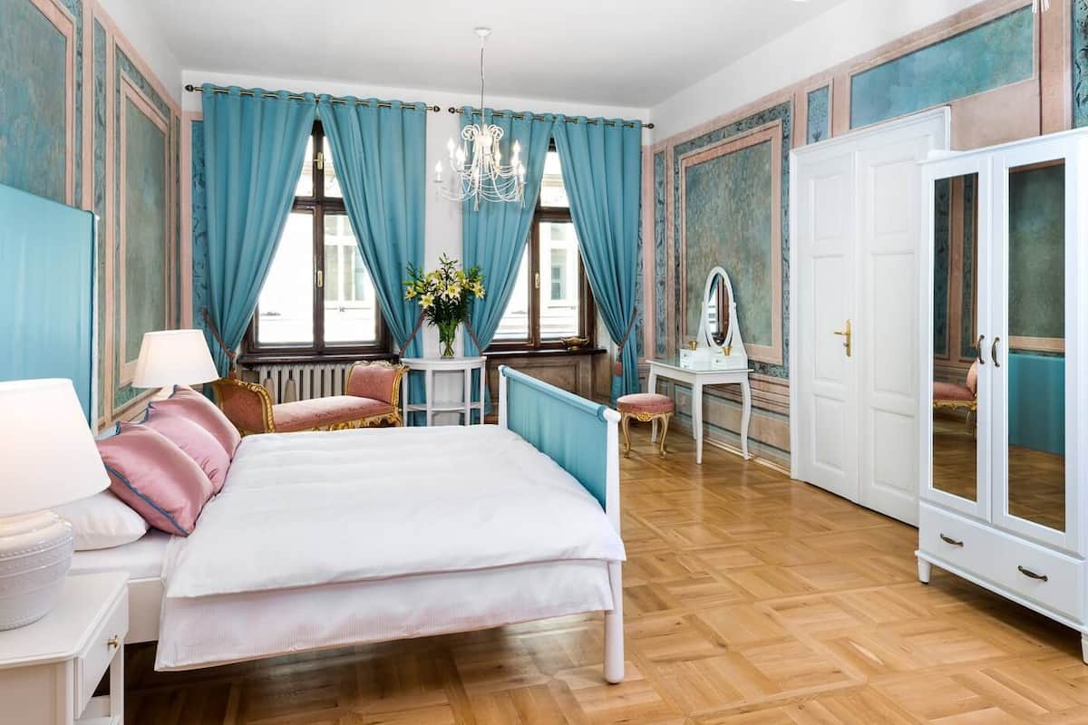 Deluxe Suite (Florianska Street) | 1 bedroom, desk, laptop workspace, iron/ironing board
