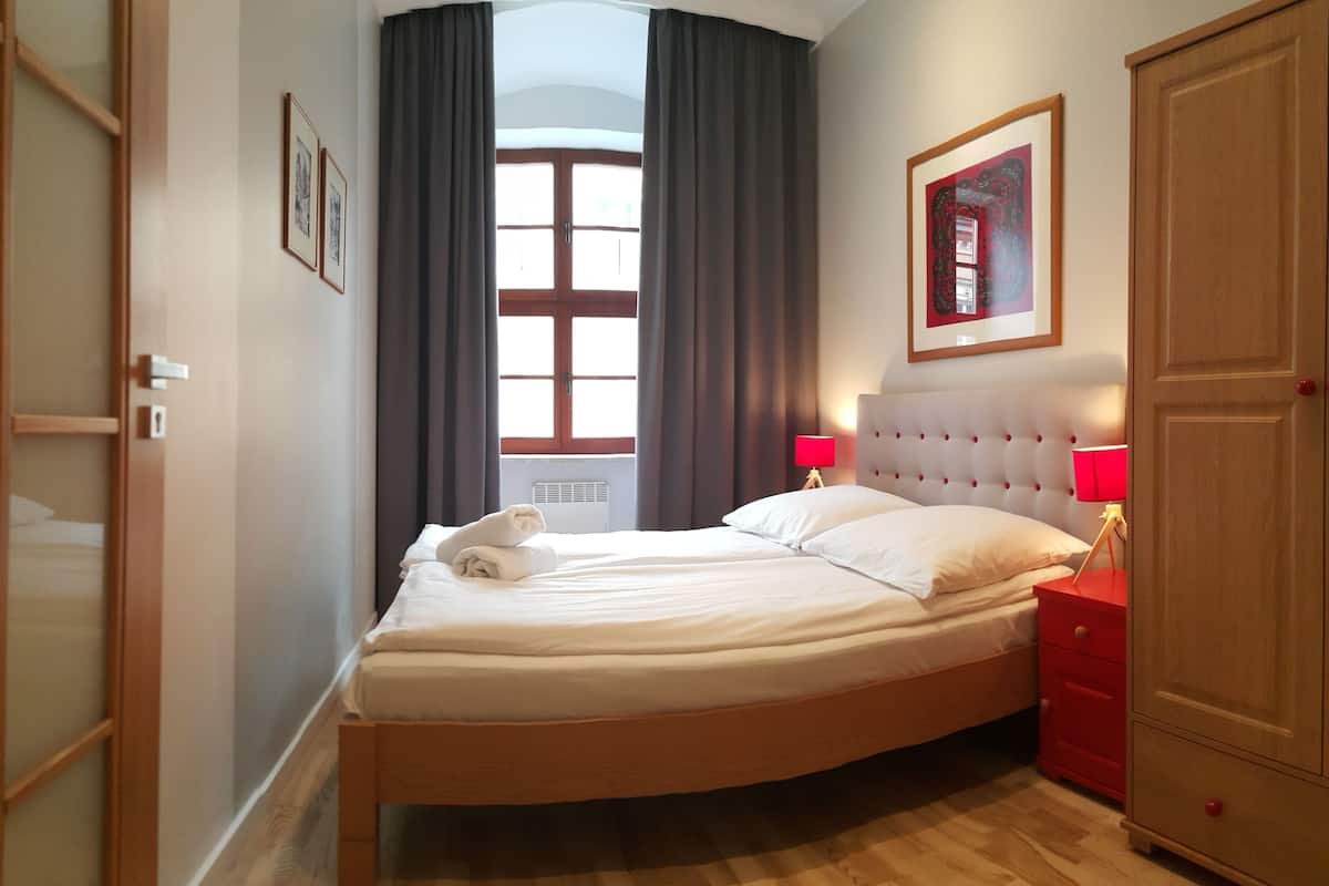 Desk, laptop workspace, iron/ironing board, free WiFi