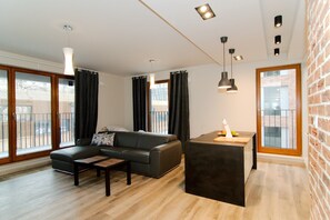 华丽套房, 2 间卧室 (Lubicz Street) | 办公桌、笔记本电脑工作区、熨斗/熨衣板、免费 WiFi