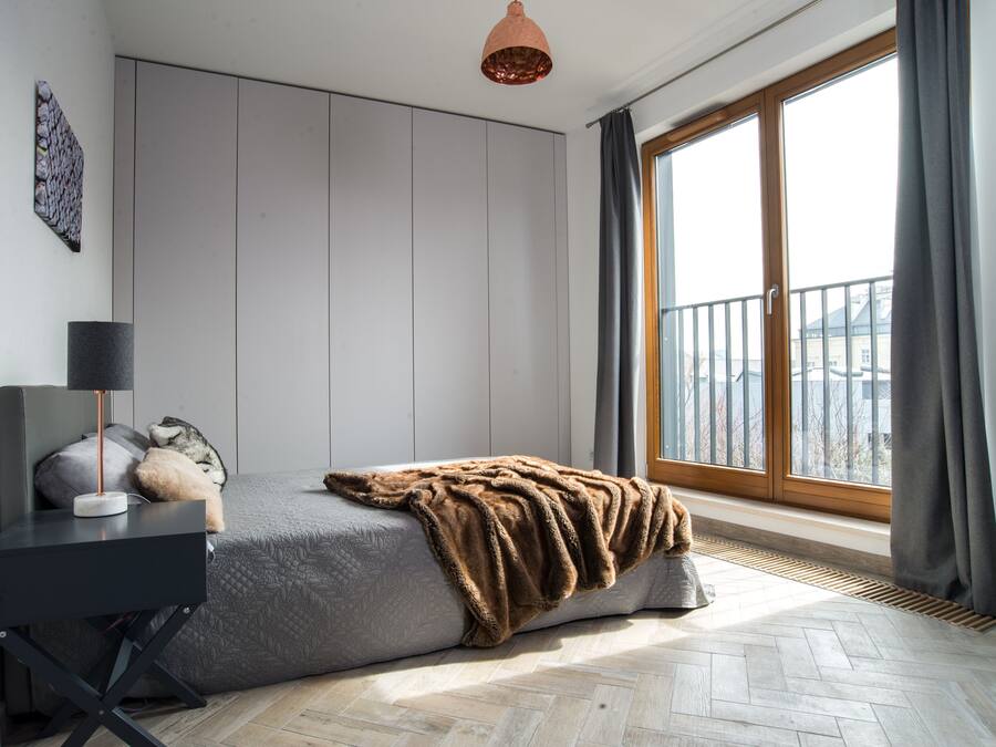 Desk, laptop workspace, iron/ironing board, free WiFi