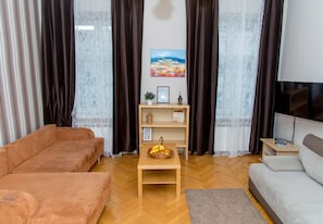 Standard-huoneisto, 1 makuuhuone (Grodzka Street) | Oleskelualue | 32–tuumainen LCD-televisio, jossa satelliittikanavat