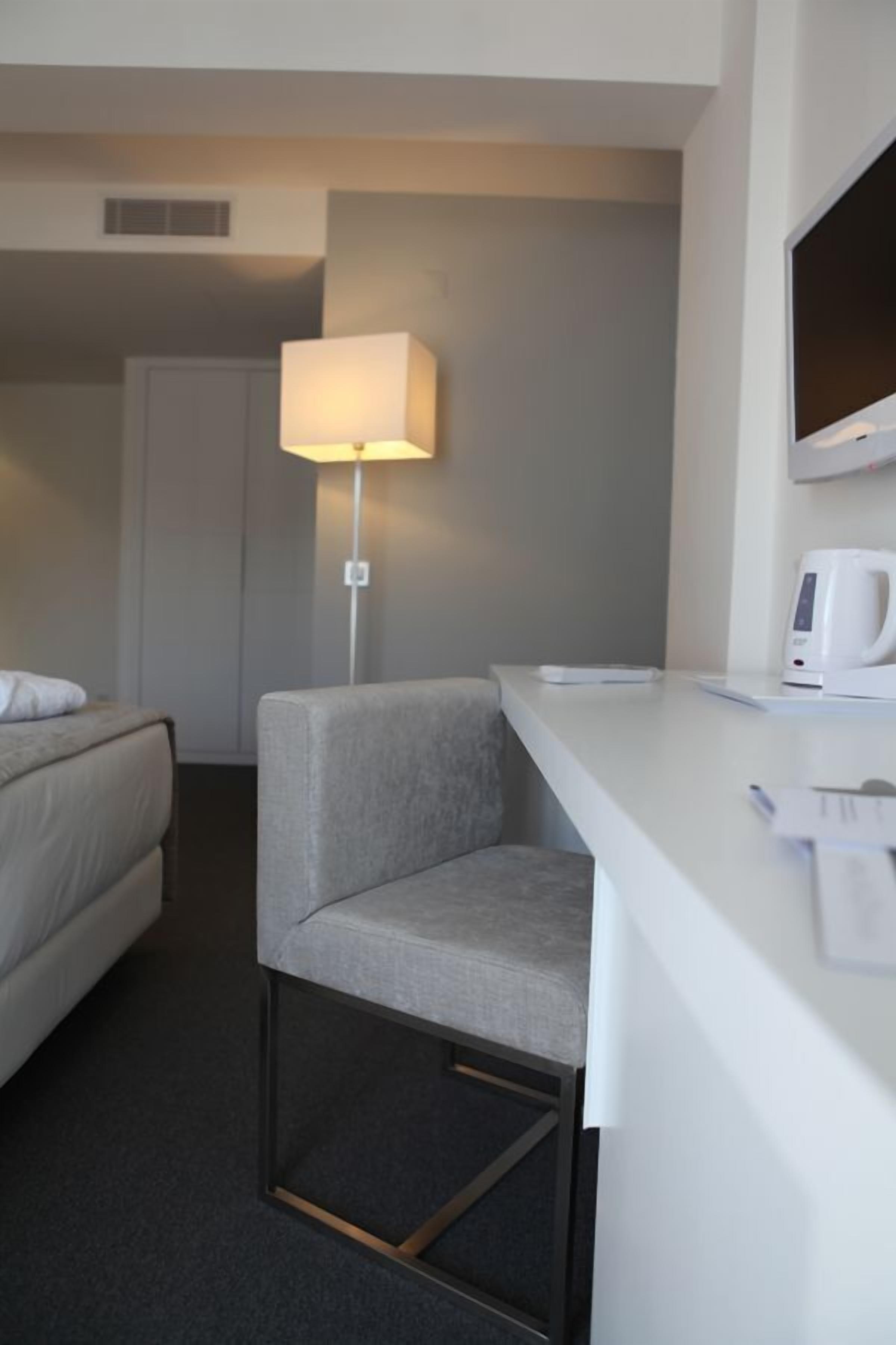 26-inch lcd tv with cable channels, tv, dvd player