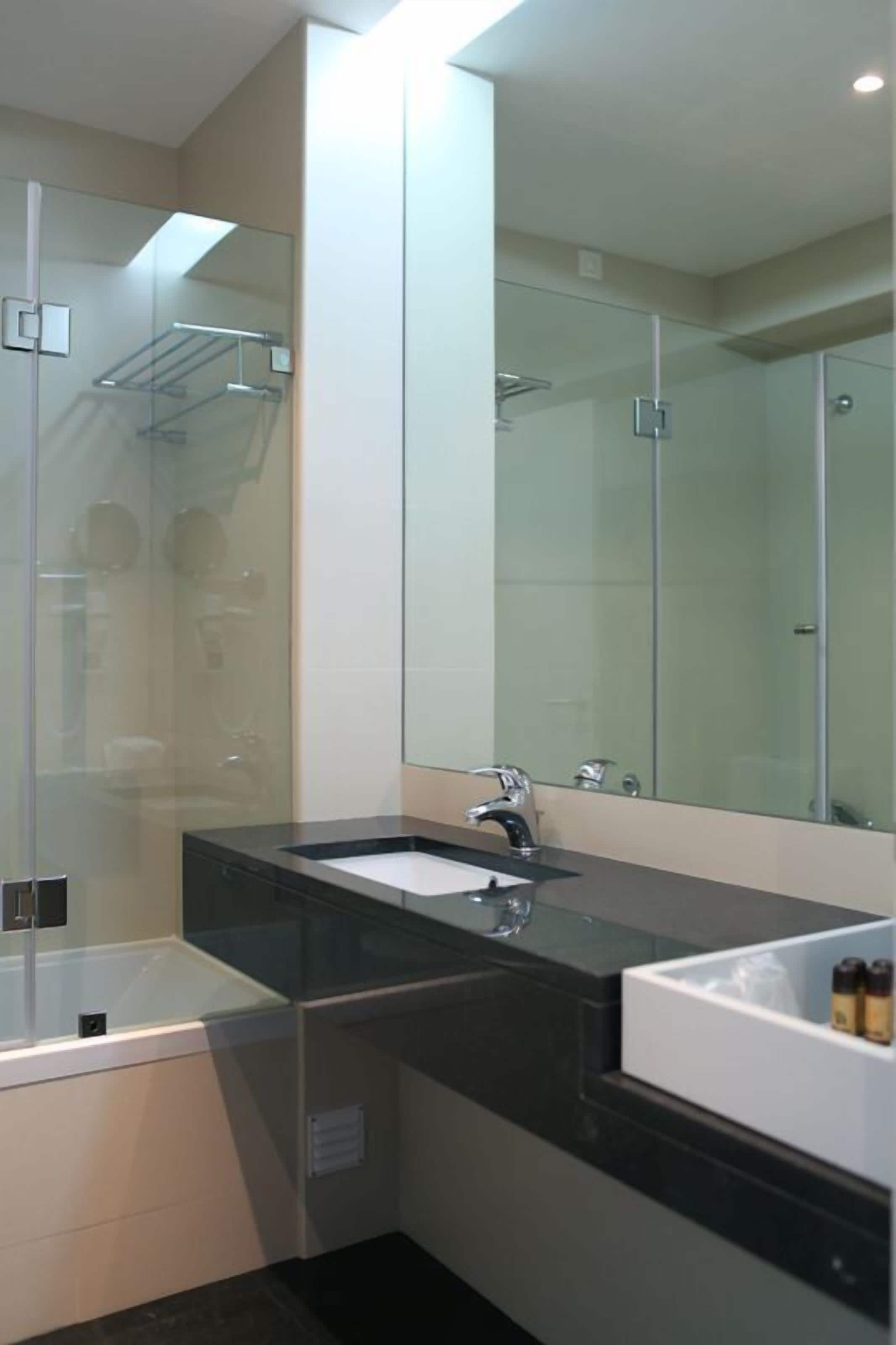 bathtub, free toiletries, hair dryer, towels