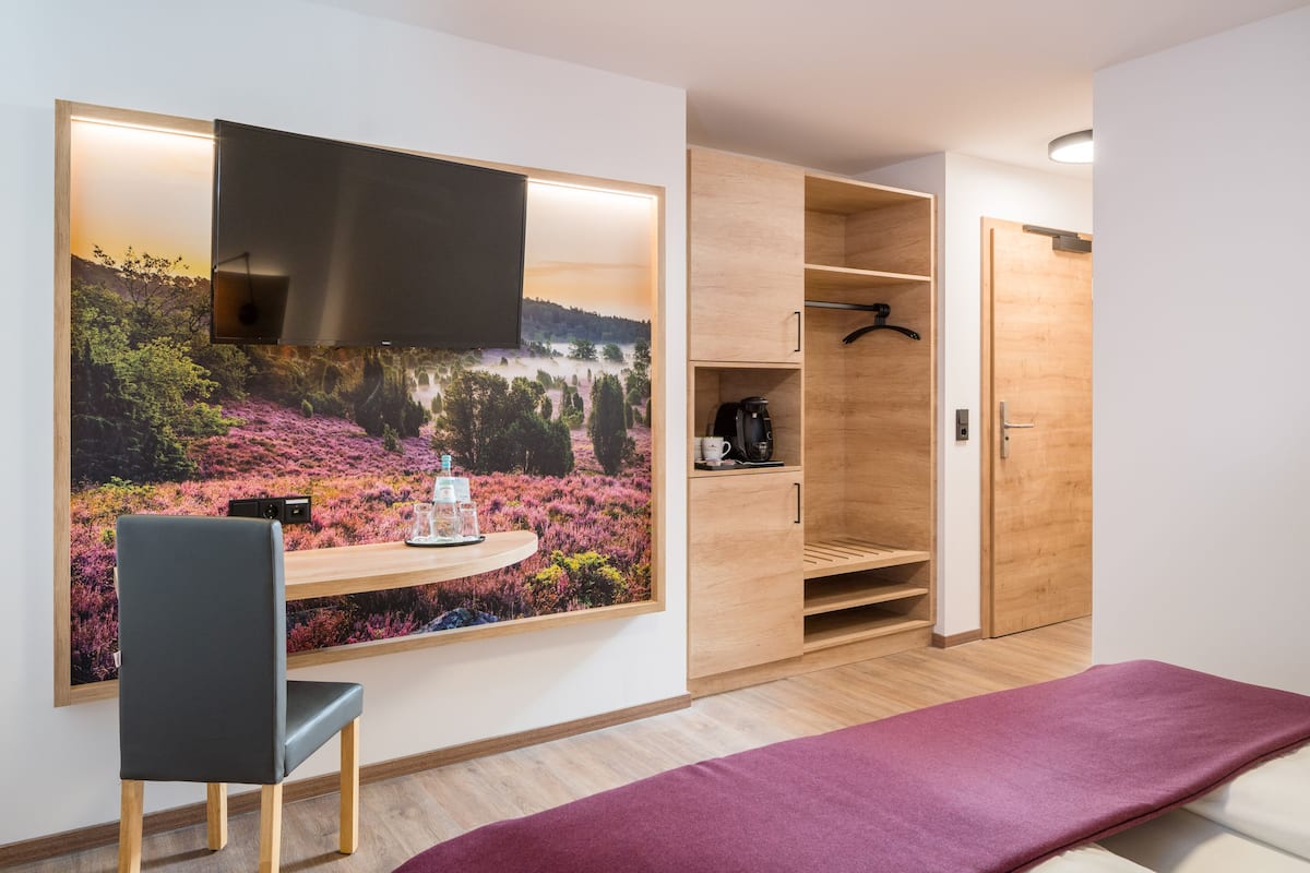 comfort double room, annex building | 1 bedroom, in-room safe, desk, laptop workspace