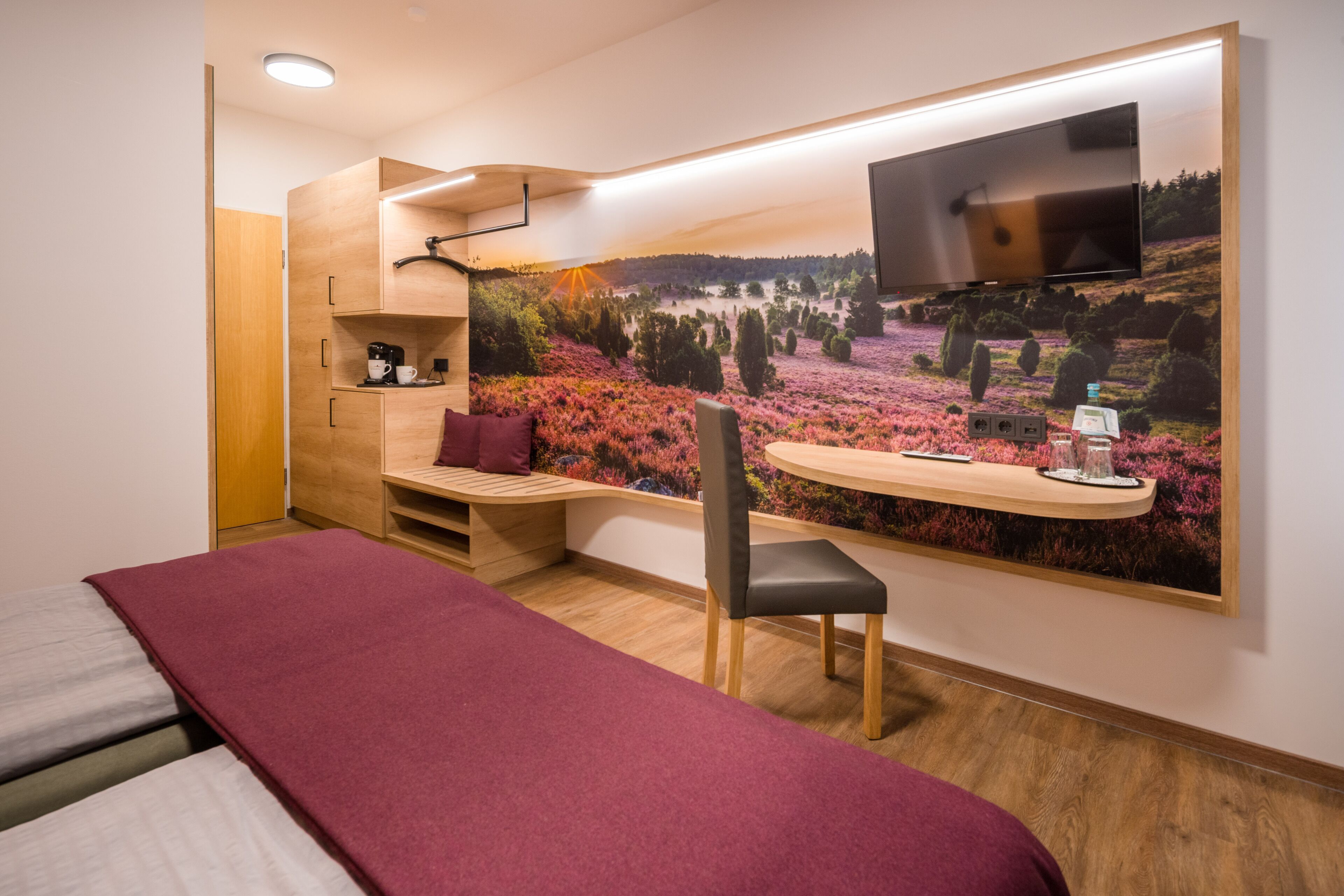 comfort double room, non smoking | 1 bedroom, in-room safe, desk, laptop workspace