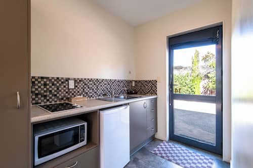 Apartment, 2 Bedrooms | Private kitchen