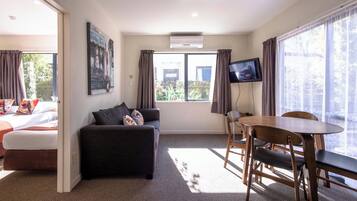 Apartment, 2 Bedrooms | Private kitchen