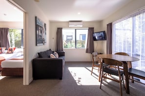 Apartment, 2 Bedrooms | Private kitchen