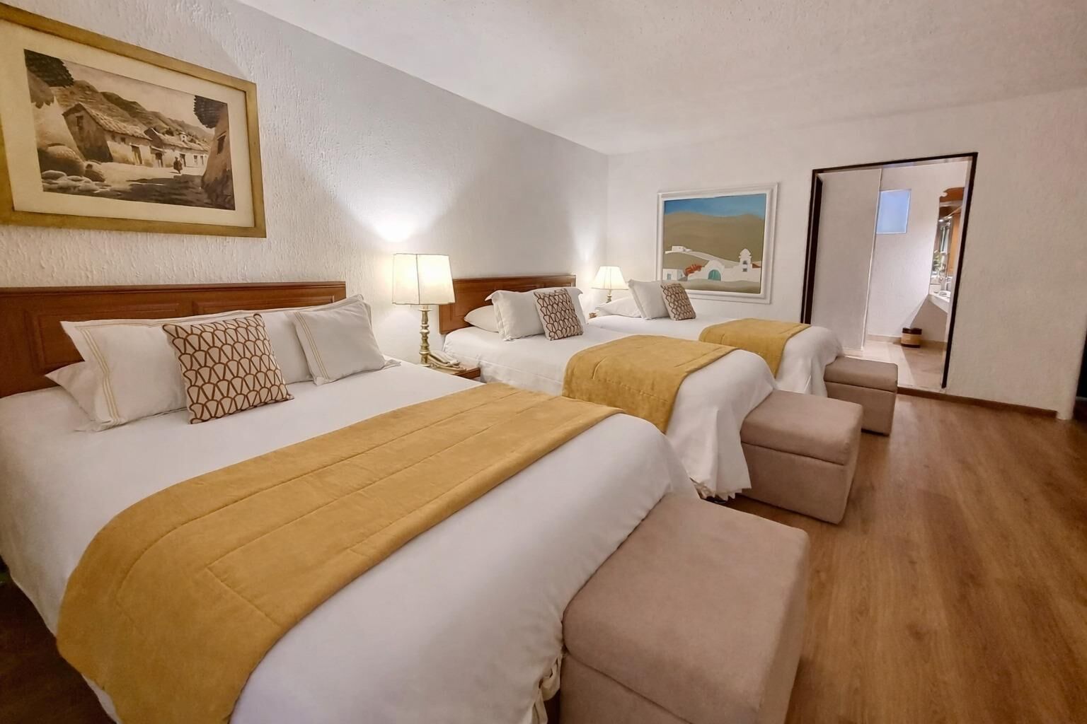 Minibar, Zimmersafe, individuell dekoriert, individuell eingerichtet