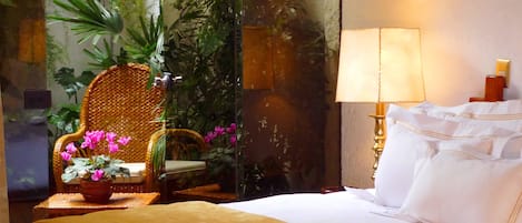 Luksussuite | Minibar, safe på rommet, individuelt dekorert og individuelt innredet