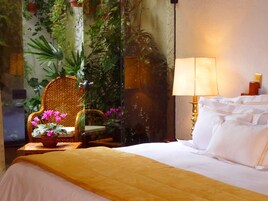 Suite Luxe | Couette en duvet d'oie, minibar, coffres-forts dans les chambres