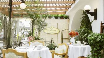 Frühstück, Mittagessen, Abendessen, Speisen im Freien