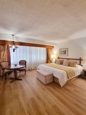 1 dormitori, minibar, caixa forta a l'habitació i decoració individual