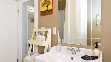 Studio Classic | Badrum | Gratis toalettartiklar, hårtork, handdukar och tvål