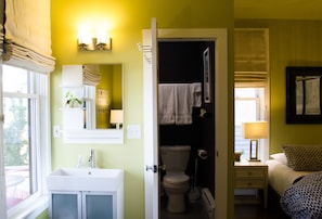 NO. 2 Story Suite | Bathroom