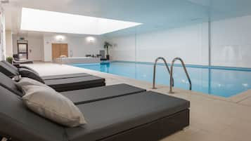 Indoor pool, sun loungers