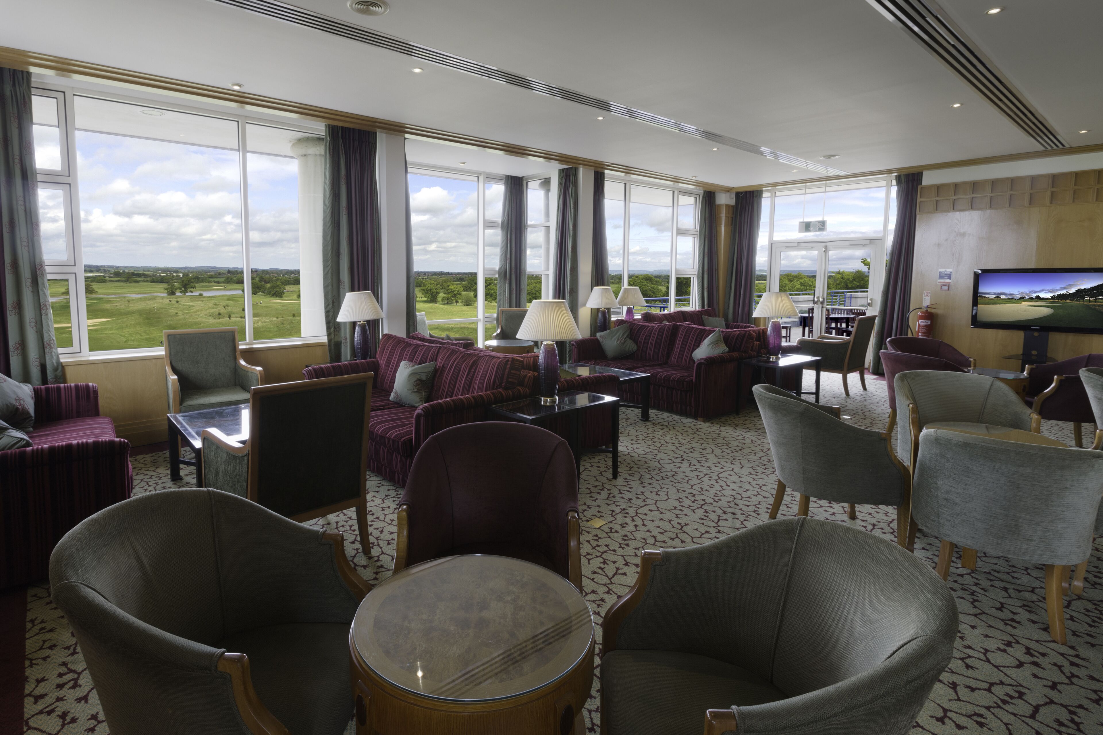 serves lunch and brunch