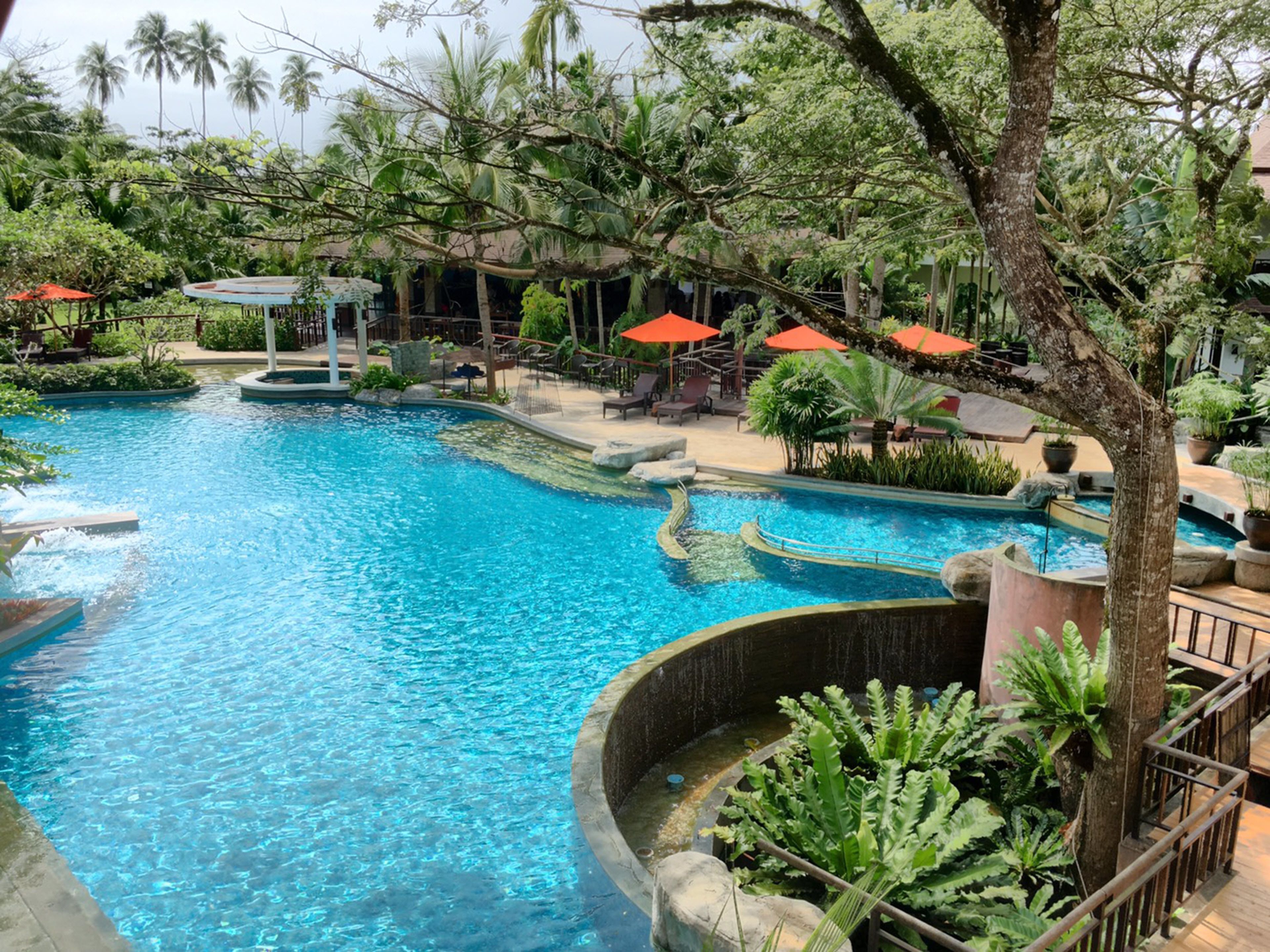 حمّام سباحة خارجي، مقاعد للتشمس