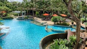 Außenpool, Liegestühle