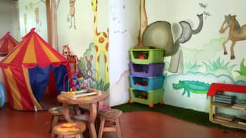 Área de juegos infantiles techada