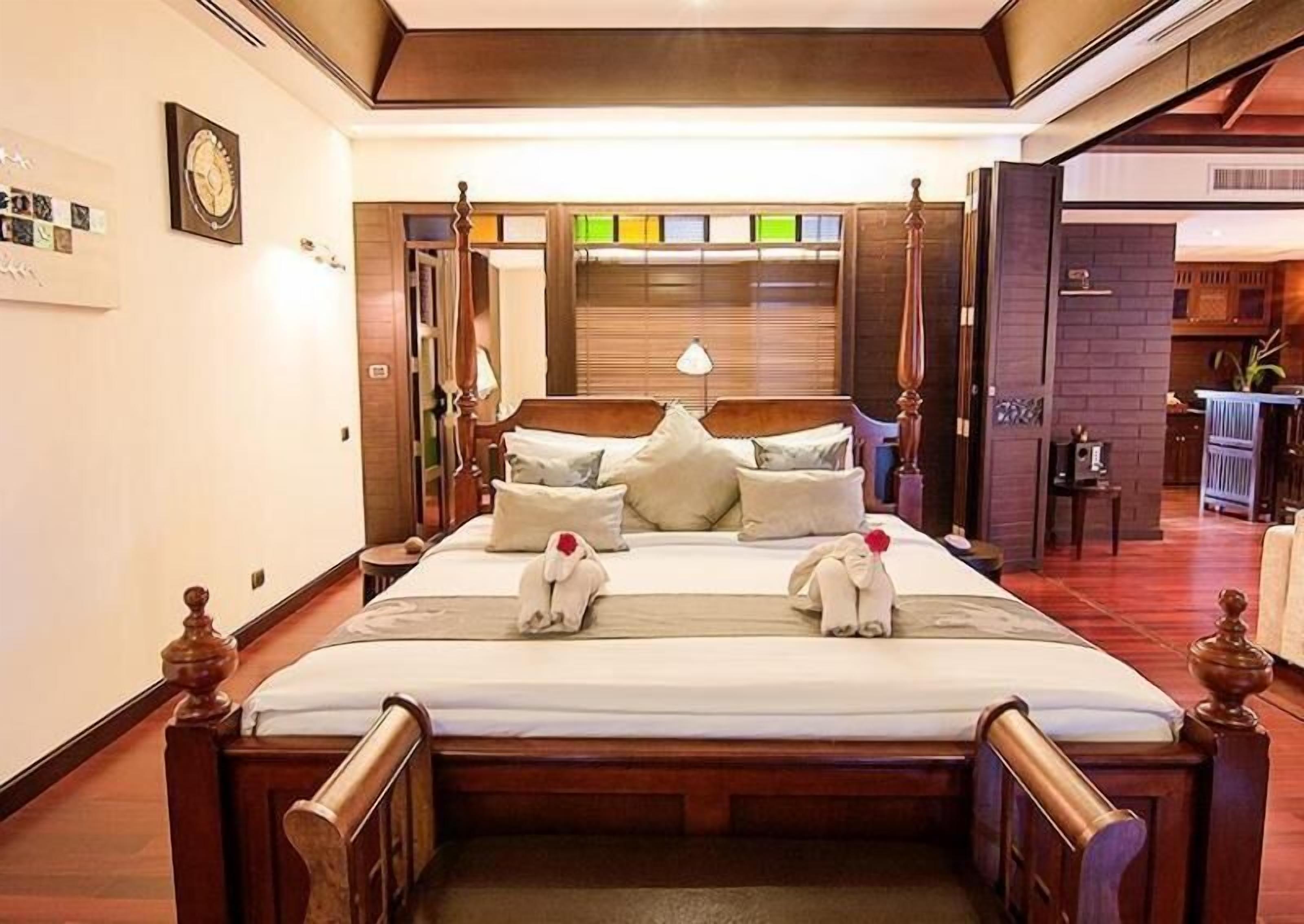 Minibar, in-room safe, desk, soundproofing