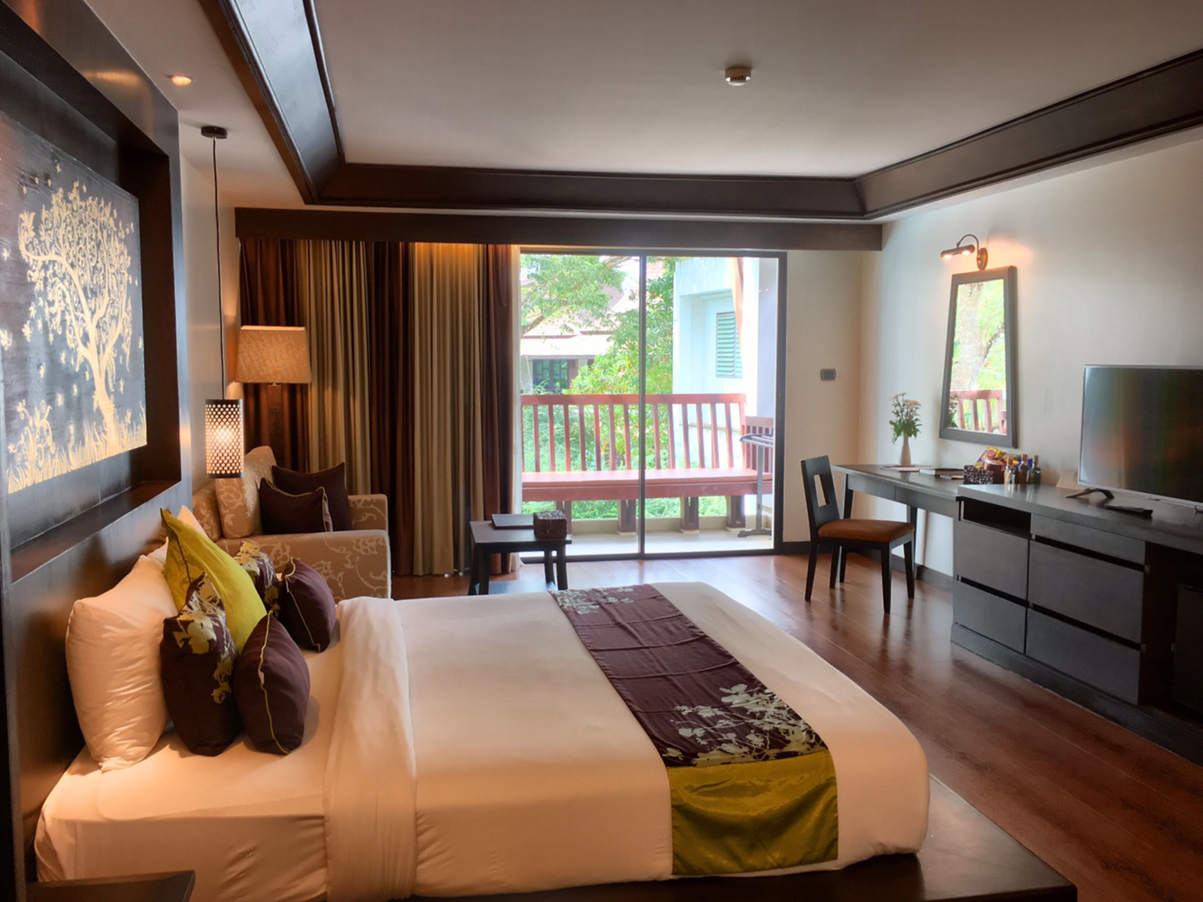 Minibar, in-room safe, desk, soundproofing