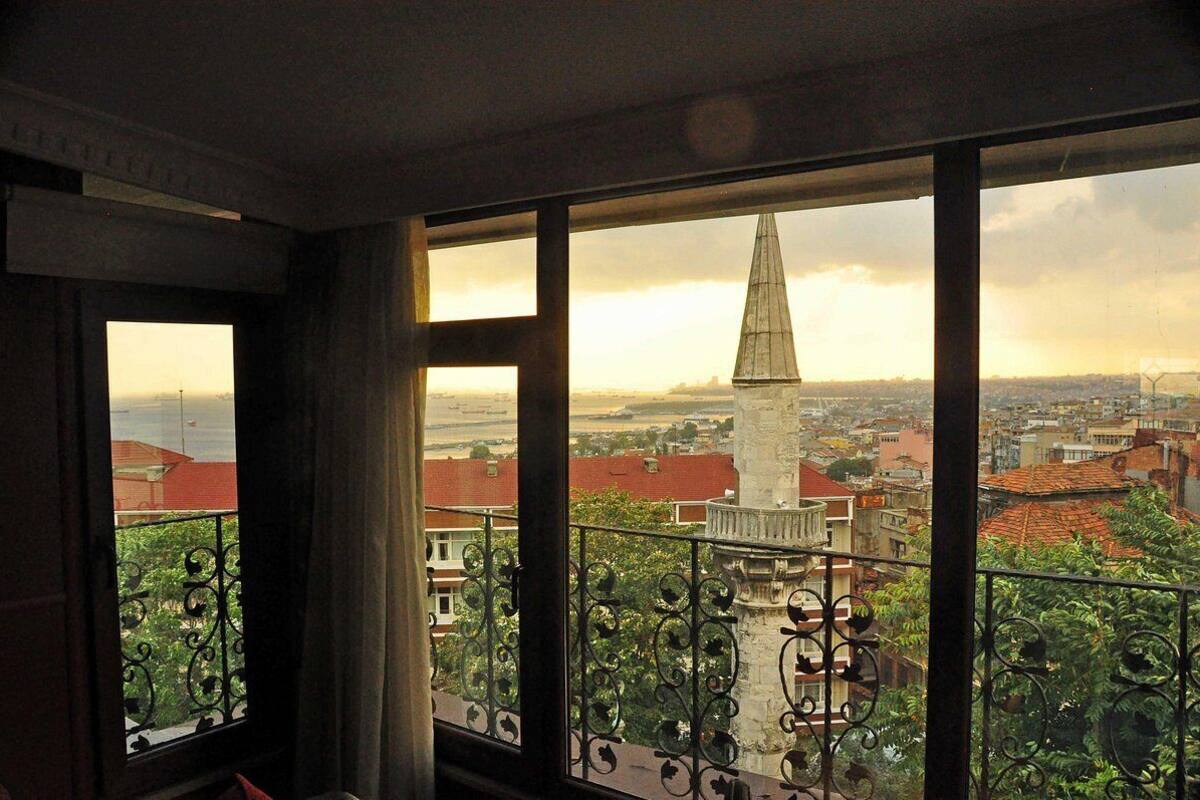 Suite junior, vista al mar | Ropa de cama de alta calidad y minibar