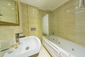 Junior Suite, Sea View | Bathroom | Combined shower/bathtub, jetted bath, free toiletries, hair dryer - Lausos Hotel Sultanahmet (Istanbul)