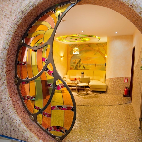 Un sauna, baño turco/hammam, tratamientos corporales. City Club Hotel