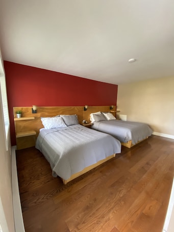 Standard Double Room | Travel crib, free rollaway beds, free WiFi, bed sheets. SunView Motel