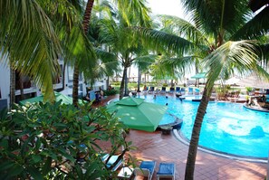 Outdoor pool, pool umbrellas, sun loungers