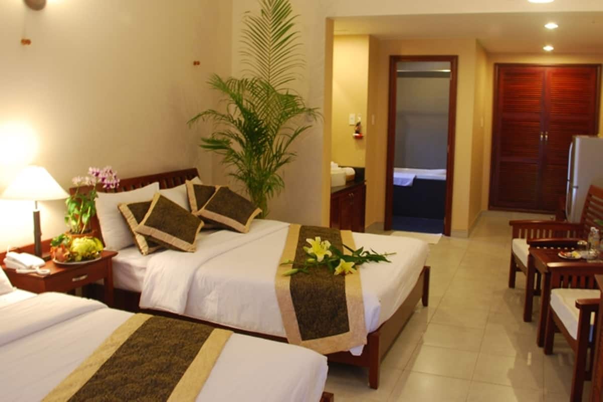 Minibar, in-room safe, desk, blackout curtains
