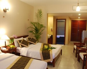 Minibar, in-room safe, desk, blackout drapes - Canary Beach Resort (Phan Thiet)