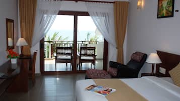 Deluxe Room, Sea View | Minibar, in-room safe, desk, blackout drapes