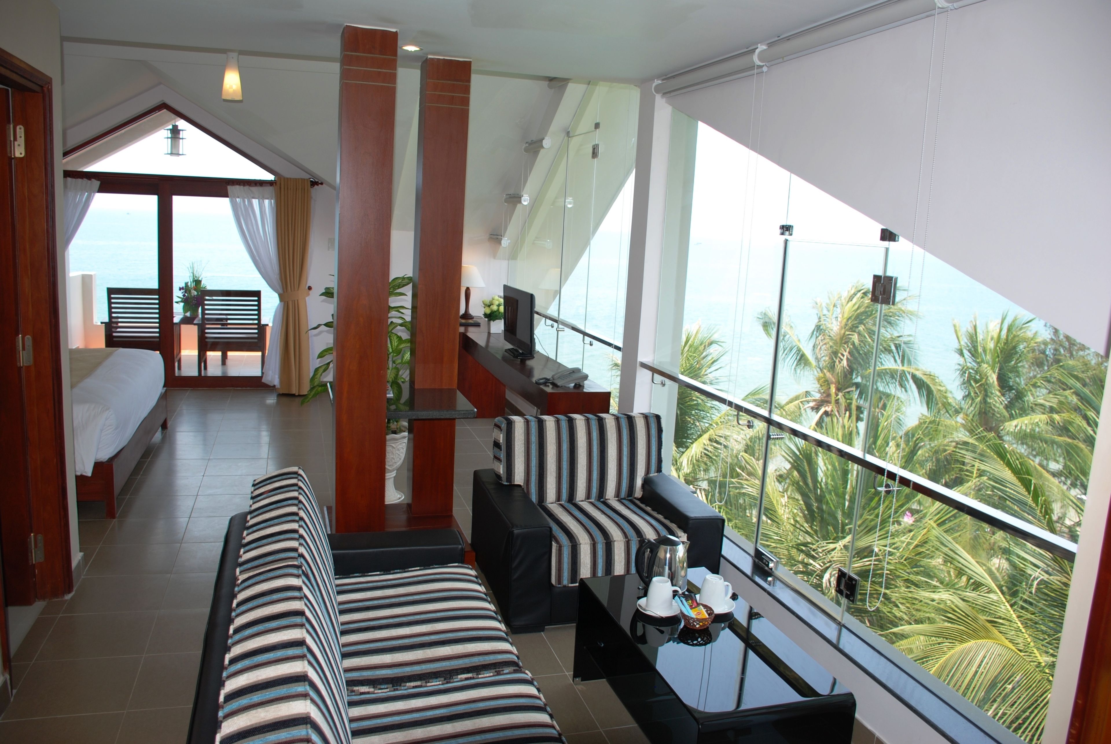 Suite | Minibar, in-room safe, desk, blackout curtains