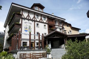 Front of property - Miramonti Park Hotel (Bormio)