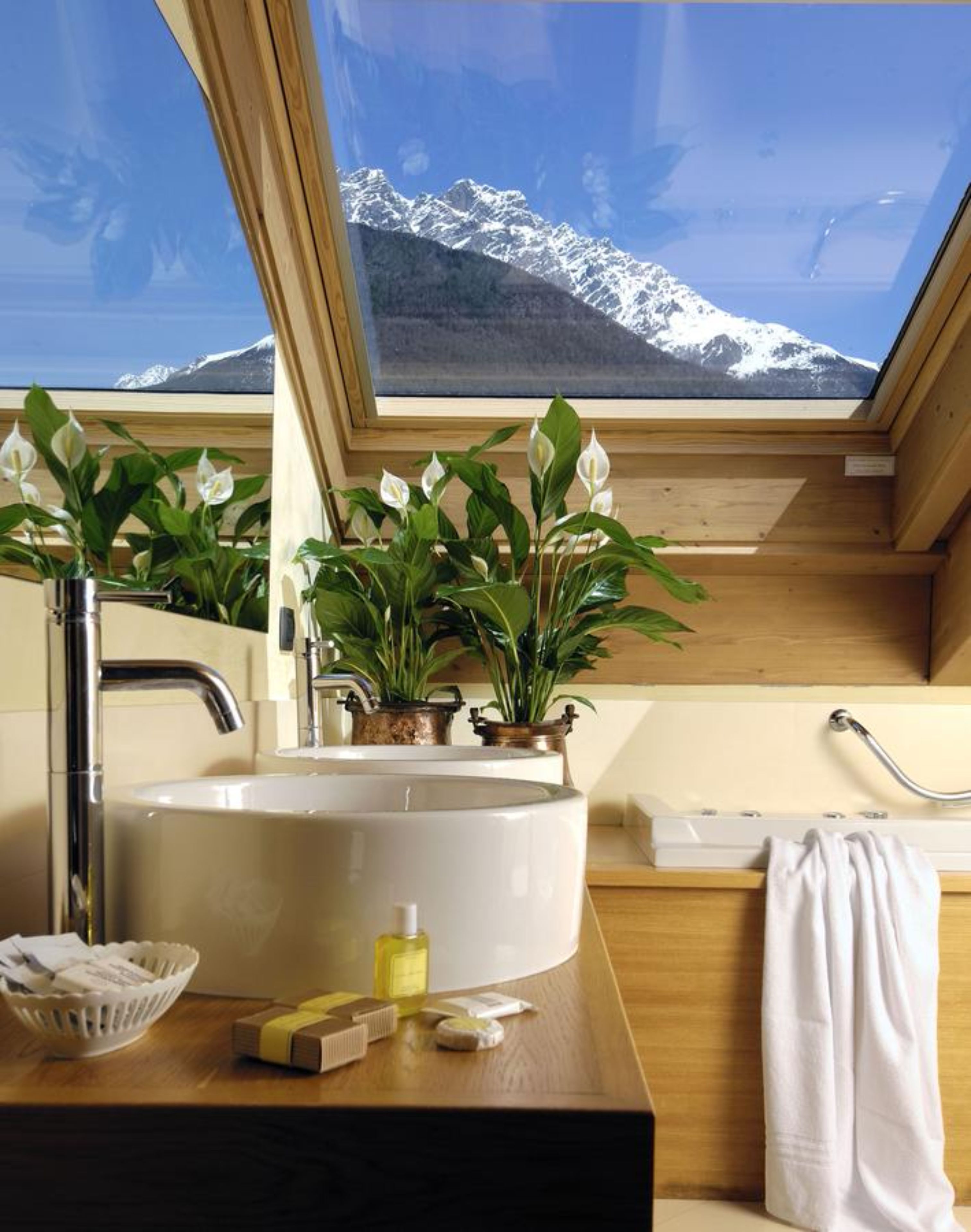 deluxe quadruple room | bathroom | free toiletries, hair dryer, bidet, towels