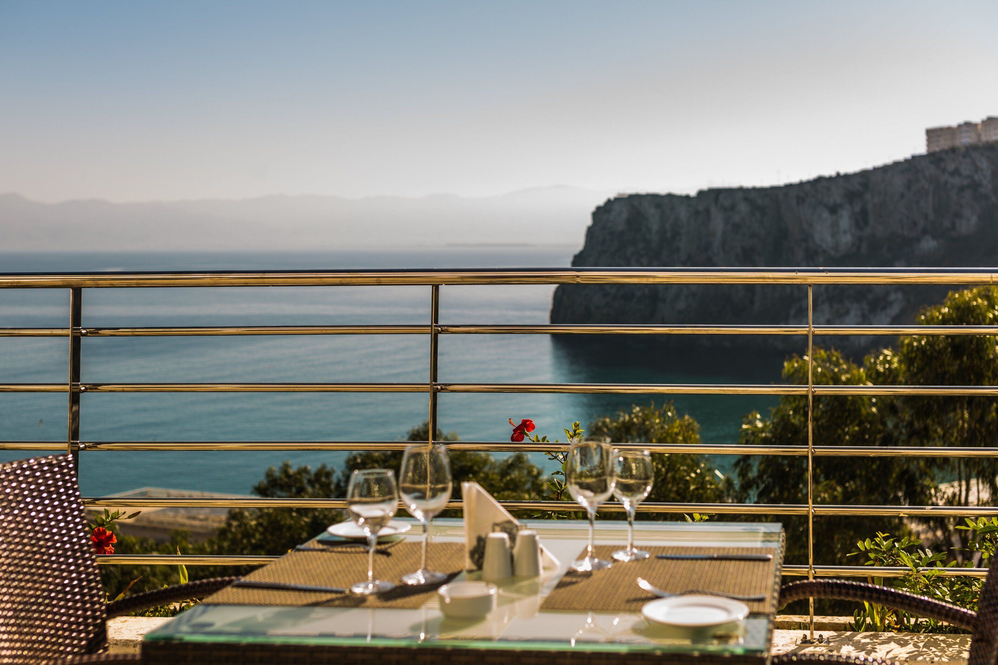 Breakfast, lunch and dinner served