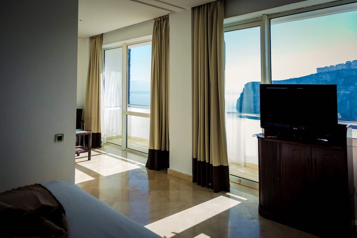 1 bedroom, premium bedding, Select Comfort beds, in-room safe