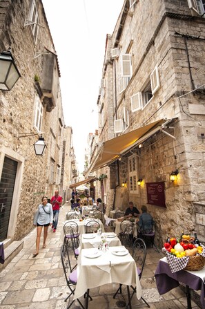 Outdoor dining - House Tereza (Dubrovnik)