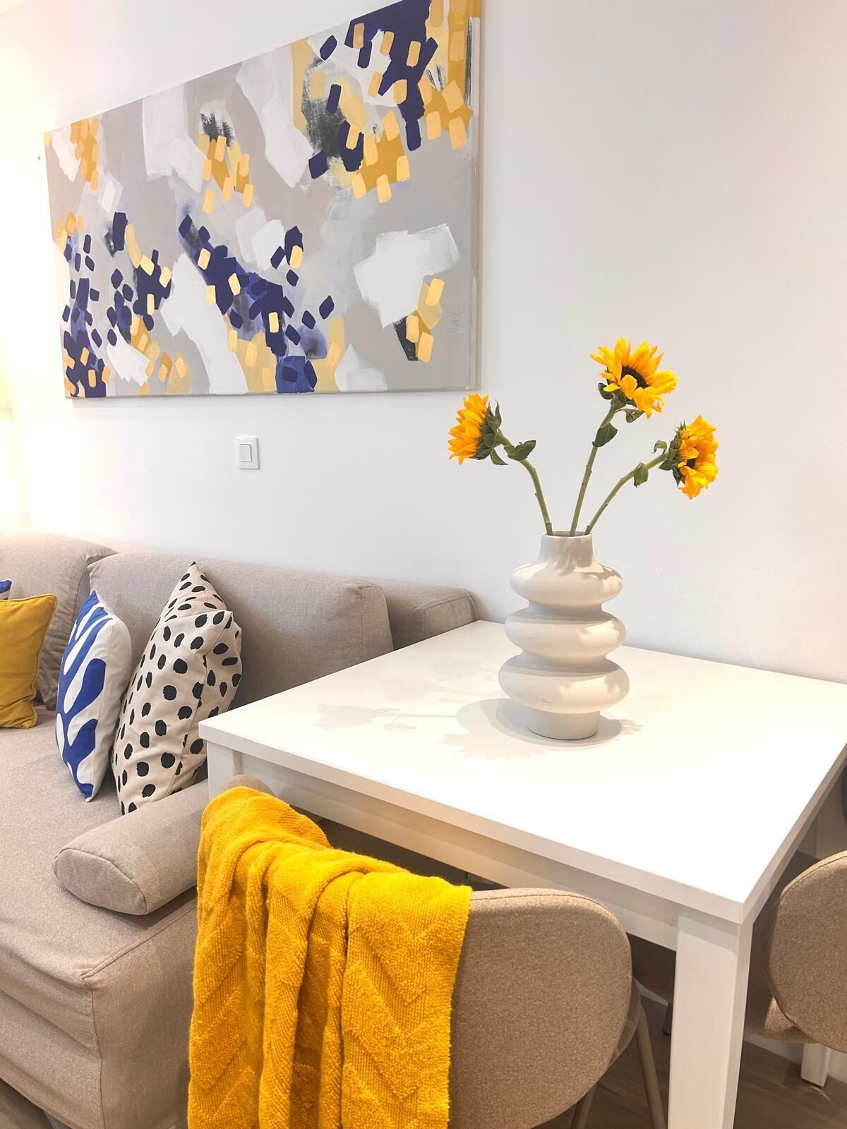 Comfort Apartment (Bella) | Living room | 103-cm flat-screen TV with satellite channels, TV