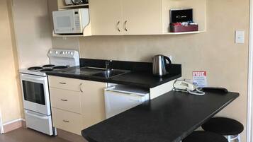 Apartment, 2 Bedrooms | Private kitchen