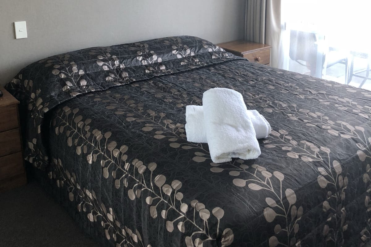 Desk, iron/ironing board, WiFi (free), bed sheets