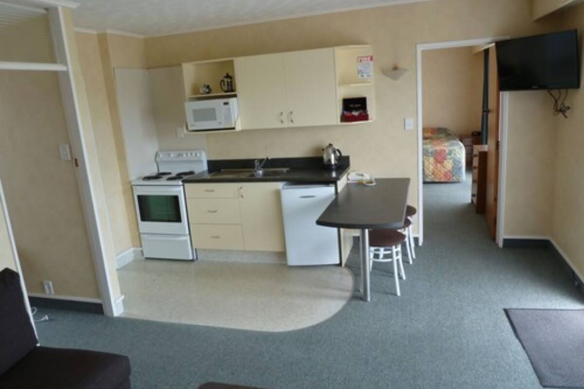 Refrigerador, microondas, cafetera/tetera, tetera/pava eléctrica