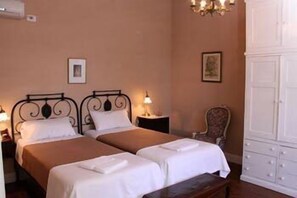 In-room safe, free WiFi, bed sheets - Posada de la Plaza (San Antonio de Areco)