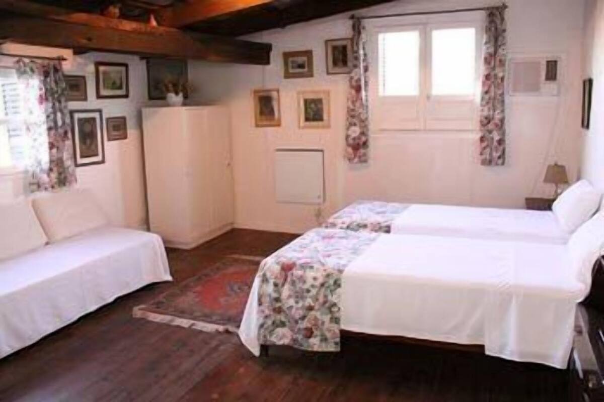 Triple Room | In-room safe, free WiFi, bed sheets