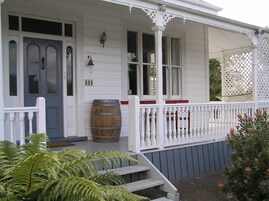 Classic Room, 1 Queen Bed | Premium bedding, pillowtop beds, individually decorated