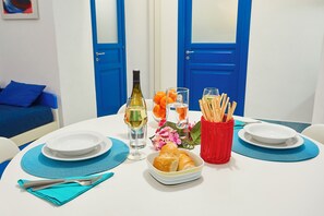 Family Apartment, 1 Bedroom | Living area | 32-inch LED TV with satellite channels, TV, DVD player - Rosa dei Venti Appartamenti (Trapani)