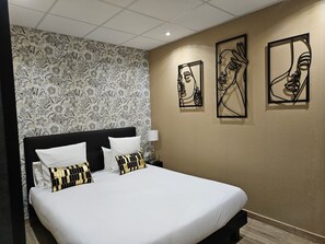 Luxury Suite, 2 Bedrooms | In-room safe, individually furnished, desk, soundproofing - Hôtel L'Européen (Tarbes)