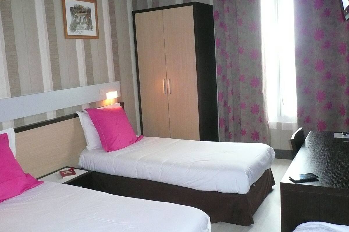 Superior Twin Room | In-room safe, desk, soundproofing, iron/ironing board (on request)